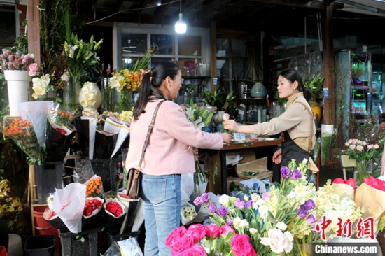 世纪注册：鲜花消费日常化 中国年轻人把春天“带回家”