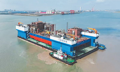 世纪平台：全球最大江海移动船坞完成出海运输任务